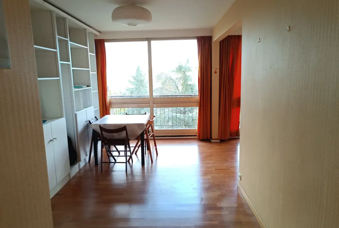 Appartement 92 m² avec balcon à Fontenay le Fleury 