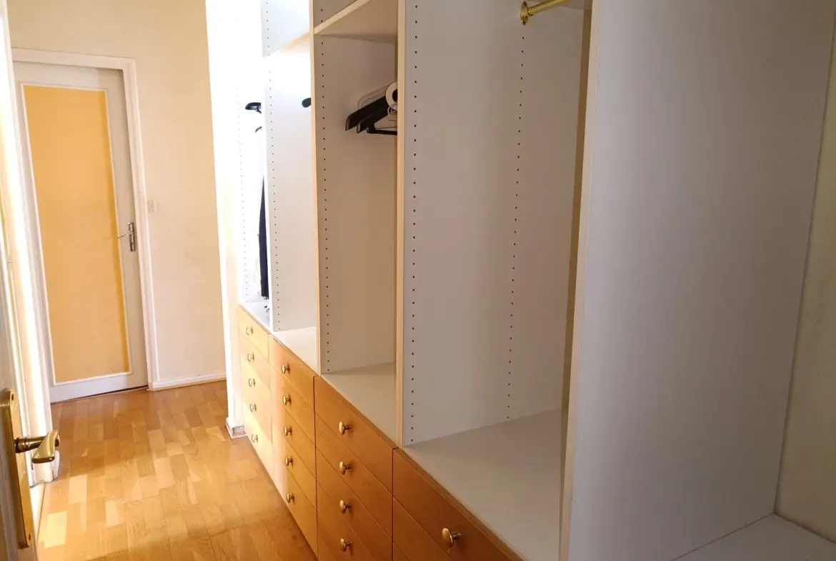 Appartement 92 m² avec balcon à Fontenay le Fleury 