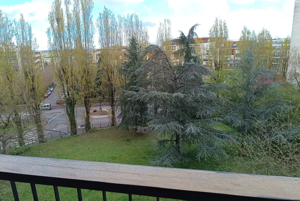 Appartement 92 m² avec balcon à Fontenay le Fleury 