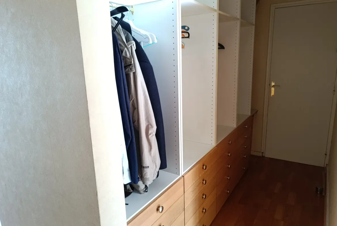 Appartement 92 m² avec balcon à Fontenay le Fleury 
