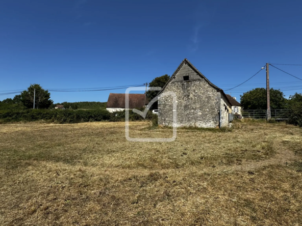 Grange en Pierres à Rénover sur Terrain de 1 Hectare à Saint Chamarand 