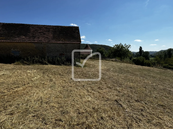 Grange en Pierres à Rénover sur Terrain de 1 Hectare à Saint Chamarand 