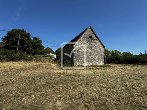 Grange en Pierres à Rénover sur Terrain de 1 Hectare à Saint Chamarand 