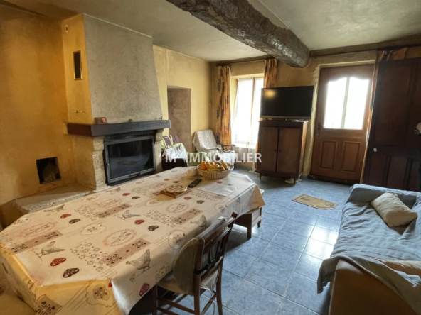 Maison en pierre à vendre à 5mn de Château-Thierry avec jardin et 4 chambres 