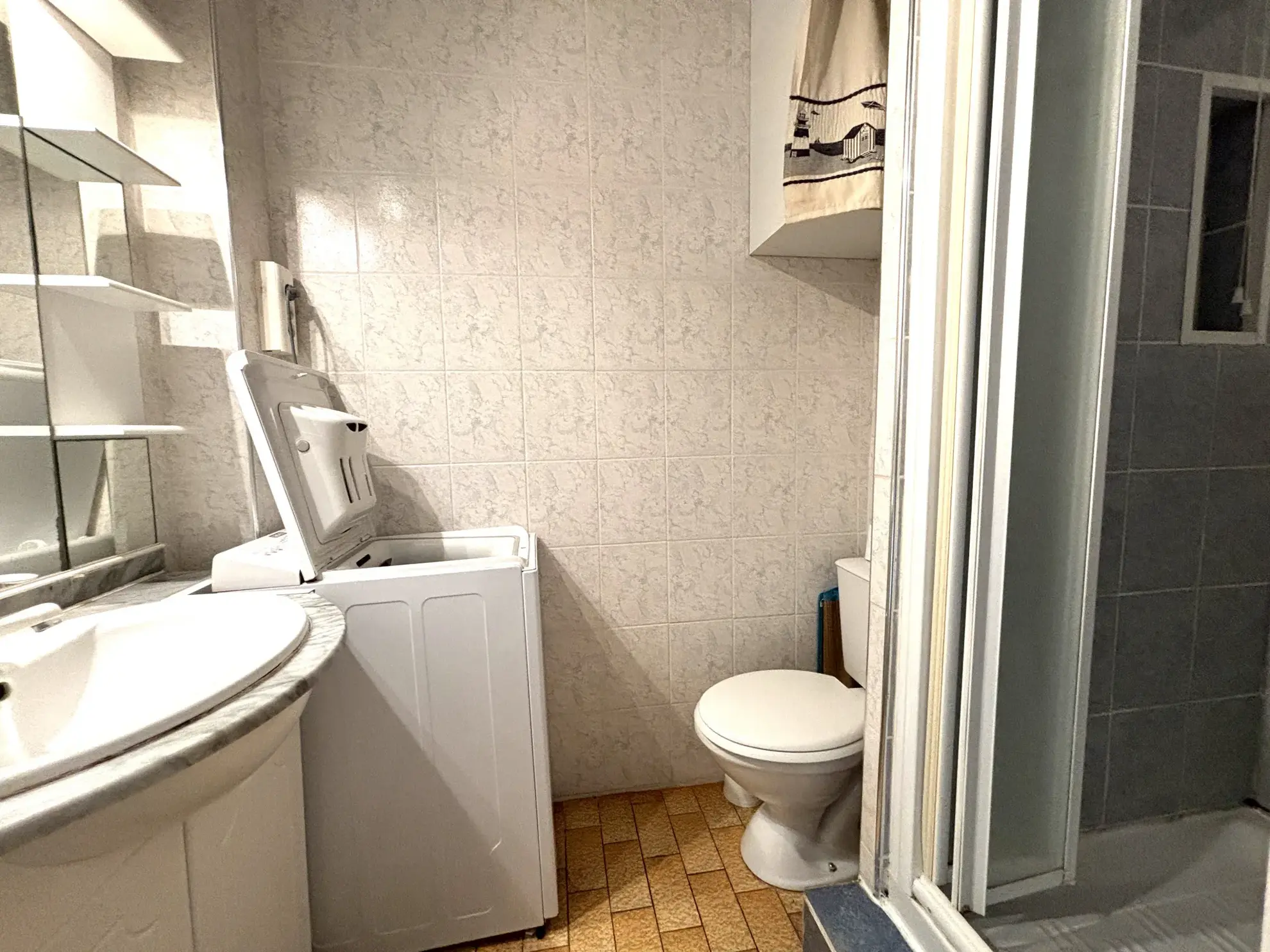 MONT SAINT MARTIN - STUDIO CABINE AVEC PARKING PRIVATIF à VENDRE 