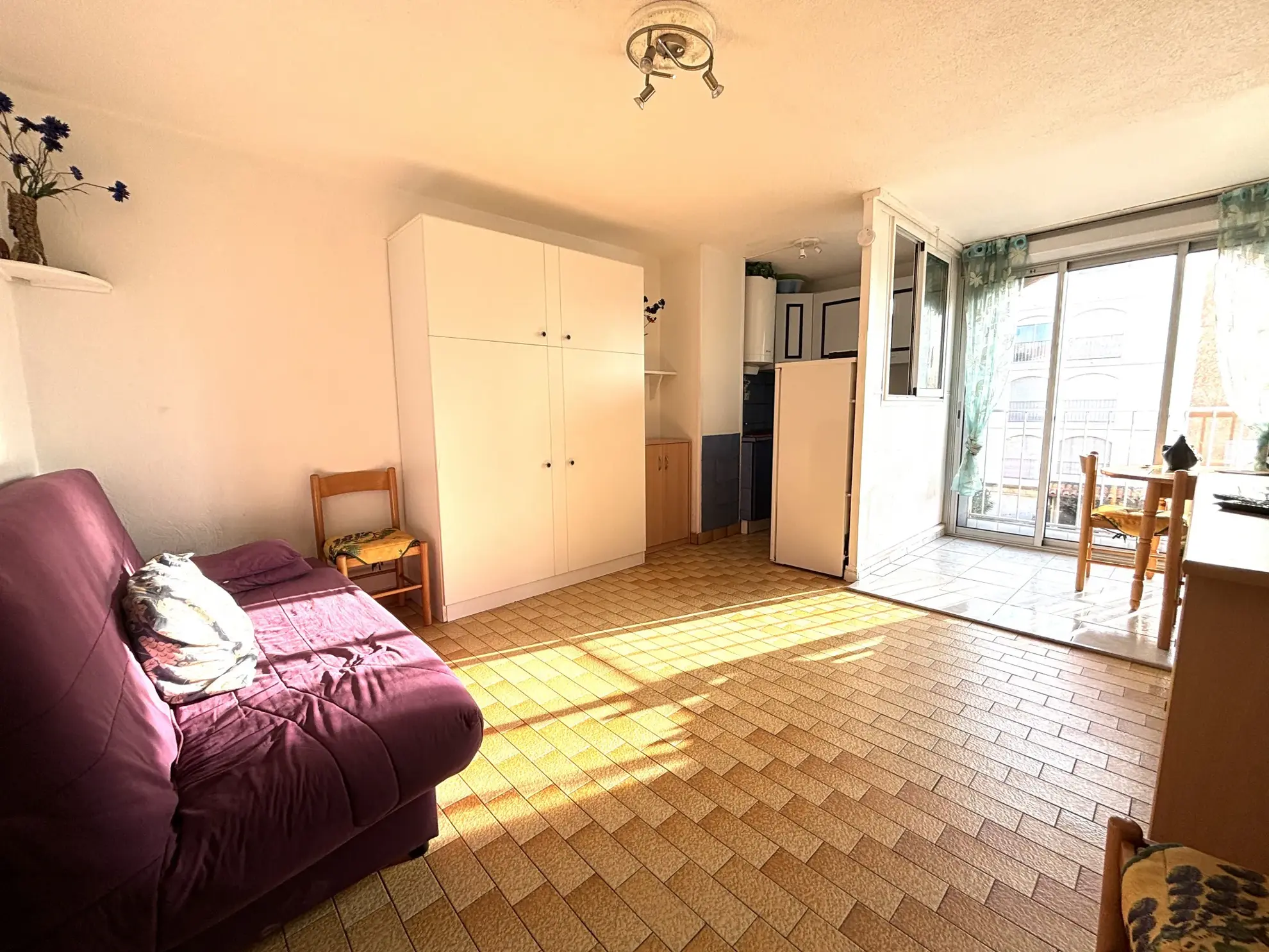 MONT SAINT MARTIN - STUDIO CABINE AVEC PARKING PRIVATIF à VENDRE 