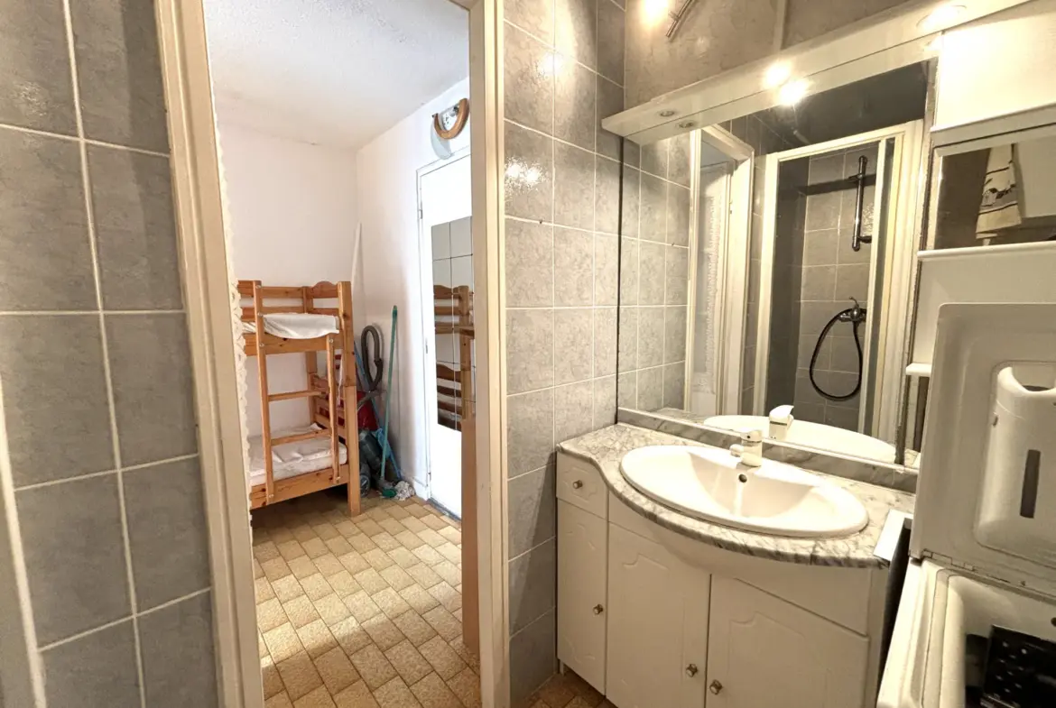 MONT SAINT MARTIN - STUDIO CABINE AVEC PARKING PRIVATIF à VENDRE 
