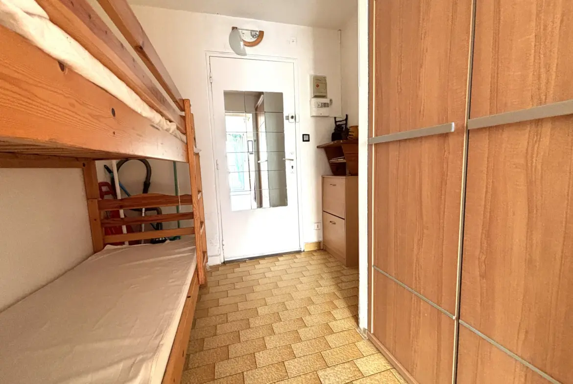 MONT SAINT MARTIN - STUDIO CABINE AVEC PARKING PRIVATIF à VENDRE 