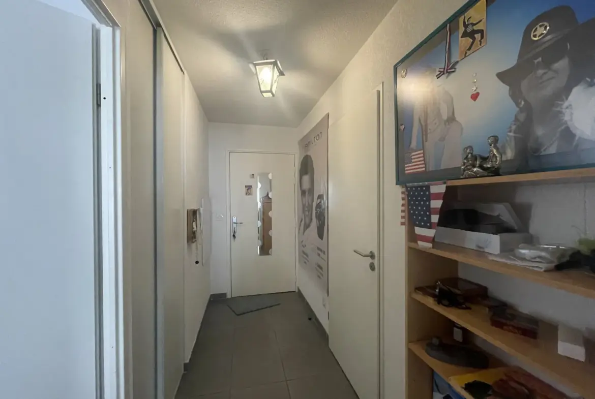 Appartement 2 pièces lumineux à vendre à Toulon avec place de parking 