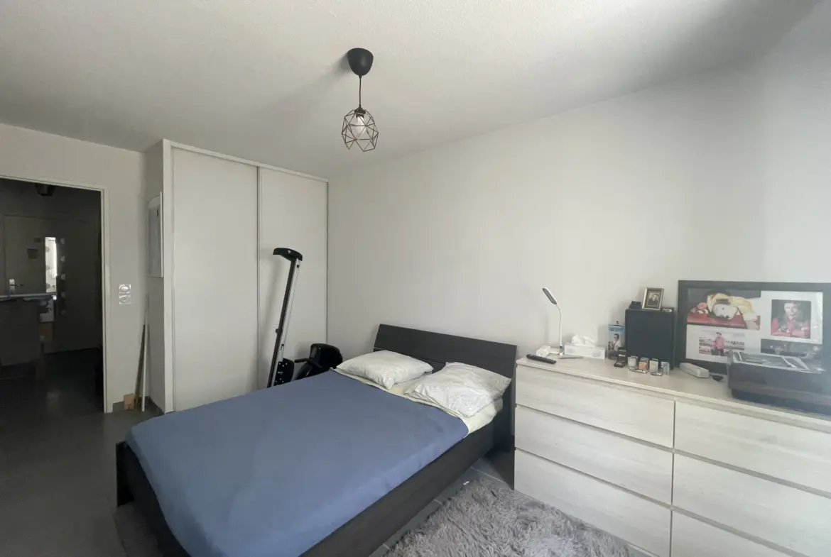 Appartement 2 pièces lumineux à vendre à Toulon avec place de parking 