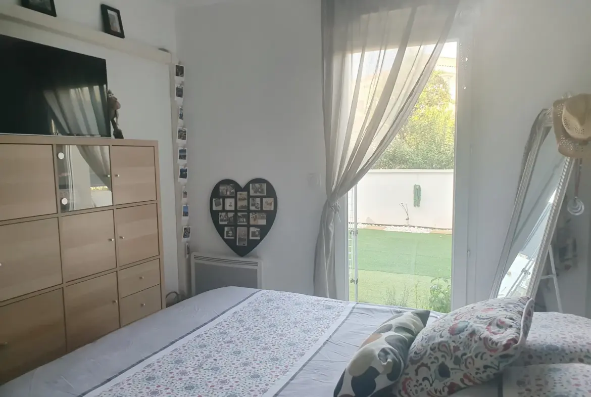 T2 rez de jardin avec parking privatif à La Londe Les Maures 
