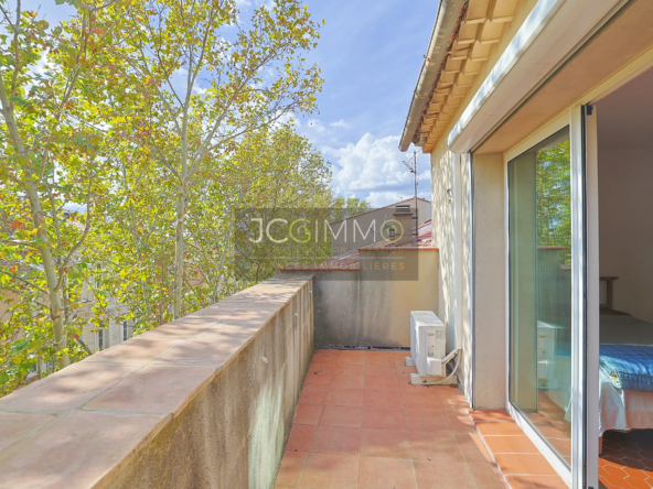 Maison de village T6 avec Terrasse, Garage, et Balcon à Puget-Ville 