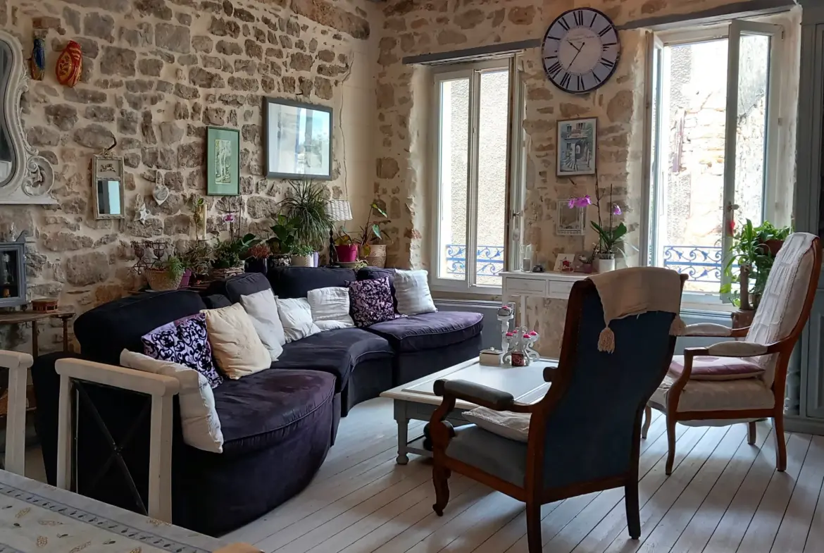 Maison de village au cœur de Mornas - 235 000 € 