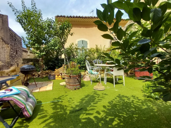 Maison de village au cœur de Mornas - 235 000 € 