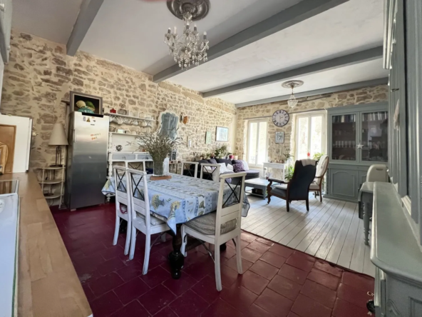 Maison de village au cœur de Mornas - 235 000 € 