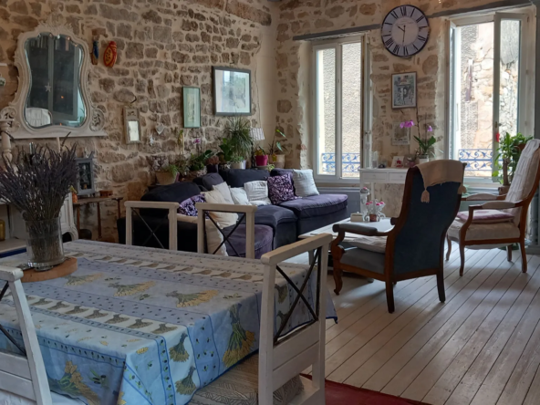 Maison de village au cœur de Mornas - 235 000 € 