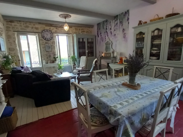 Maison de village au cœur de Mornas - 235 000 € 