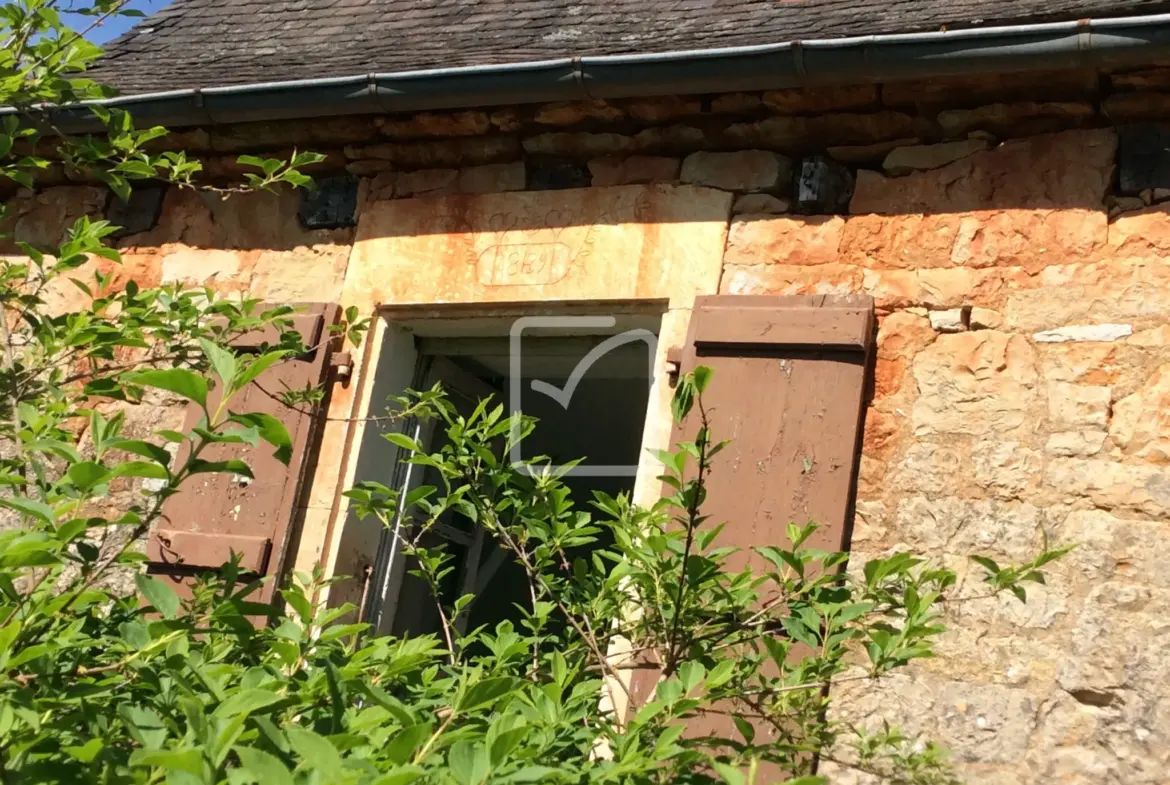 Maison en pierre à rénover à Chasteaux 