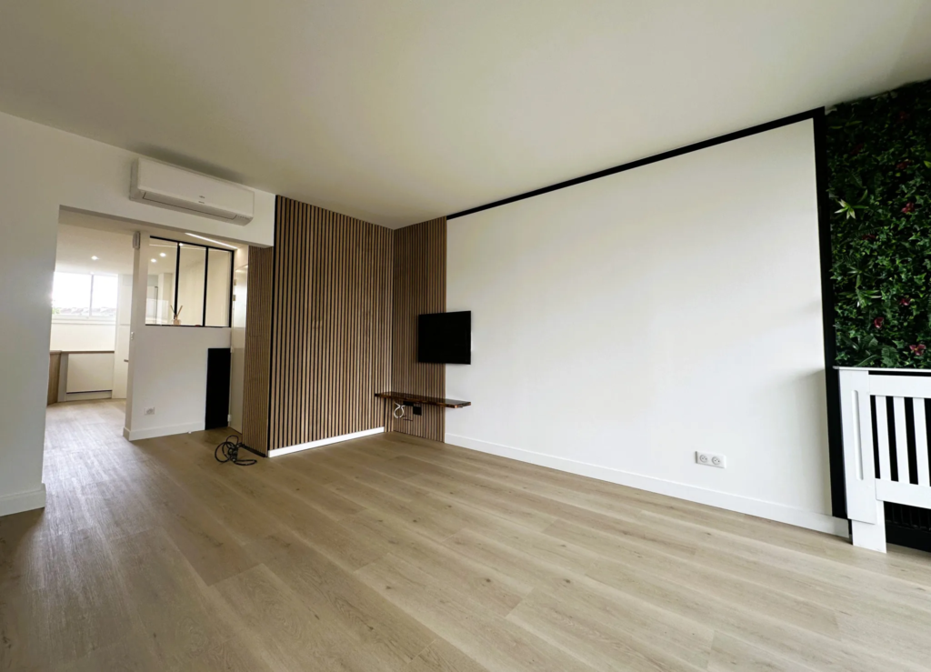 Appartement T3 rénové à Pau avec balcon et parking sécurisé