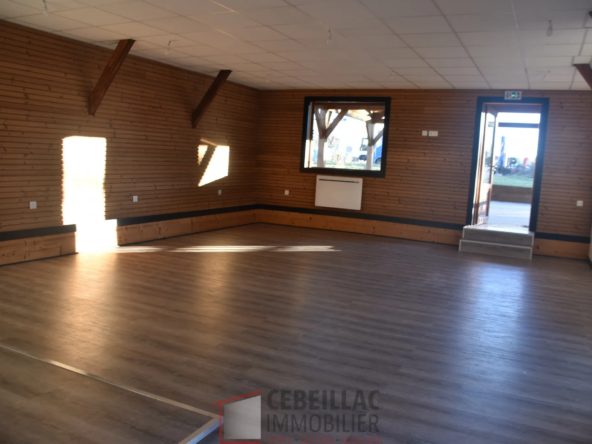 Chalet de plain-pied à La Chaise Dieu - Potentiel commercial et habitation 