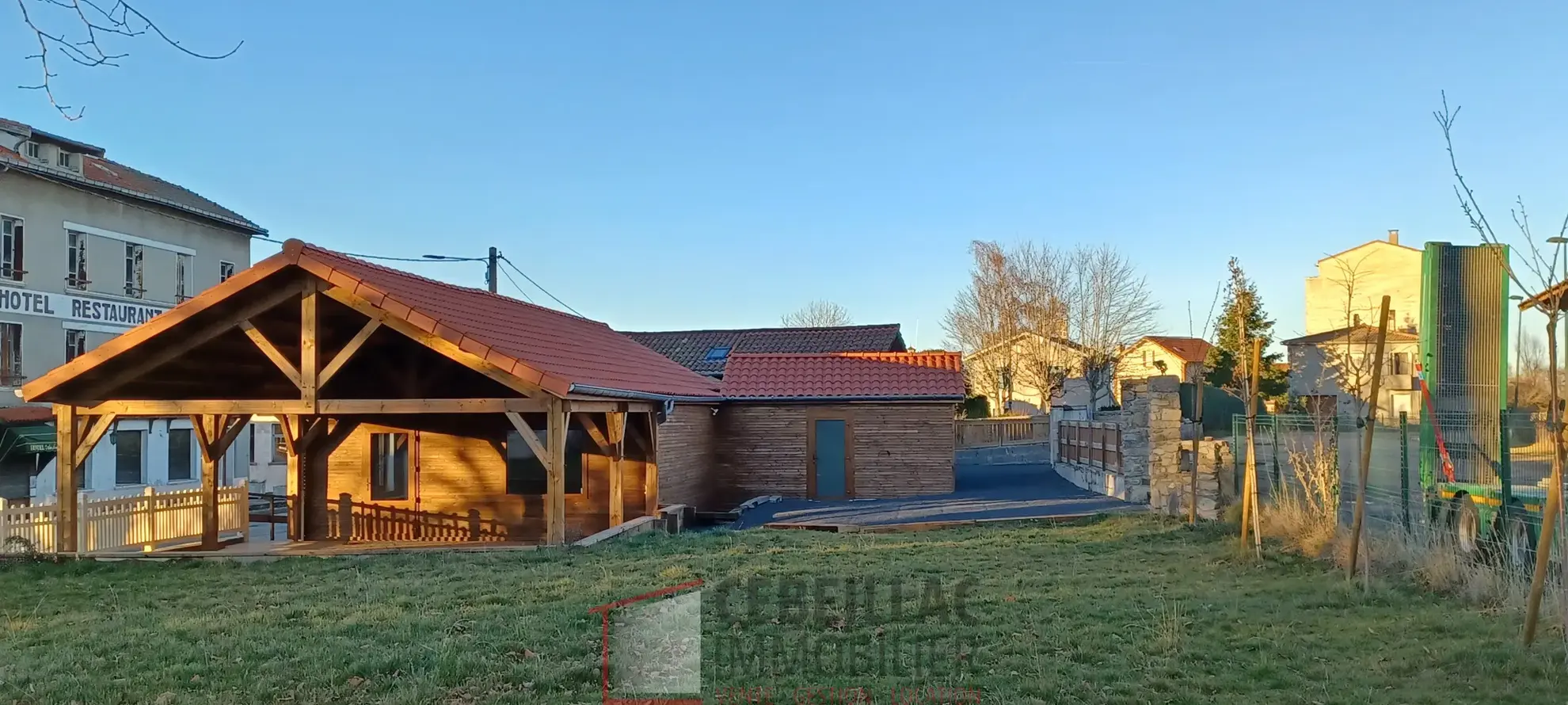 Chalet de plain-pied à La Chaise Dieu - Potentiel commercial et habitation 