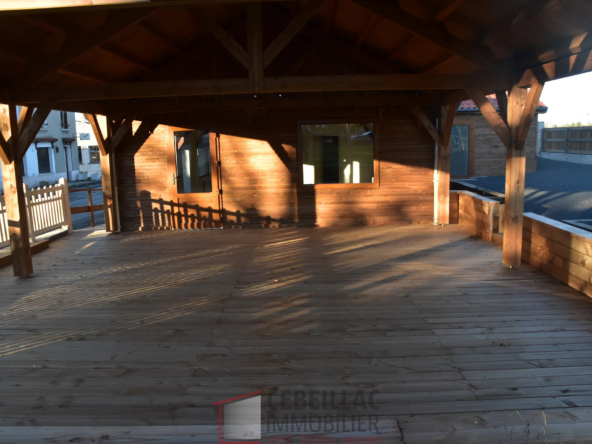 Chalet de plain-pied à La Chaise Dieu - Potentiel commercial et habitation 