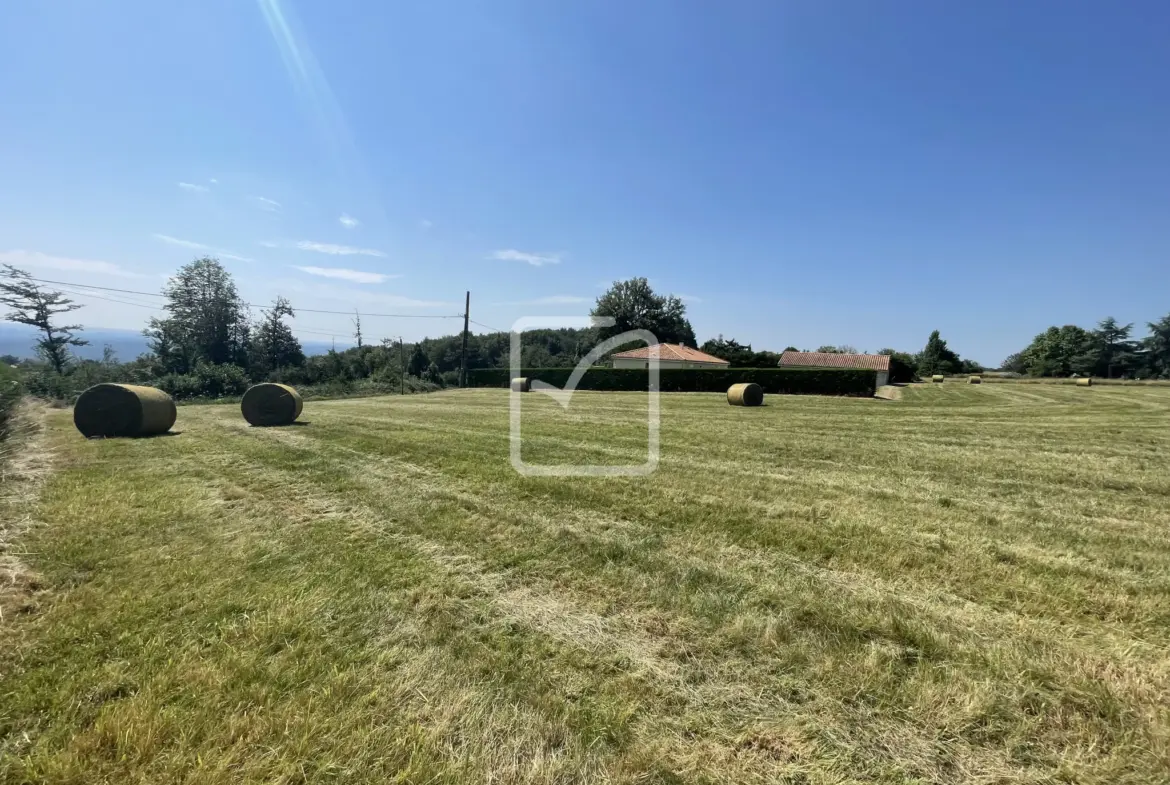 Terrain de 1 827 m² sur les hauteurs de Domme à vendre 
