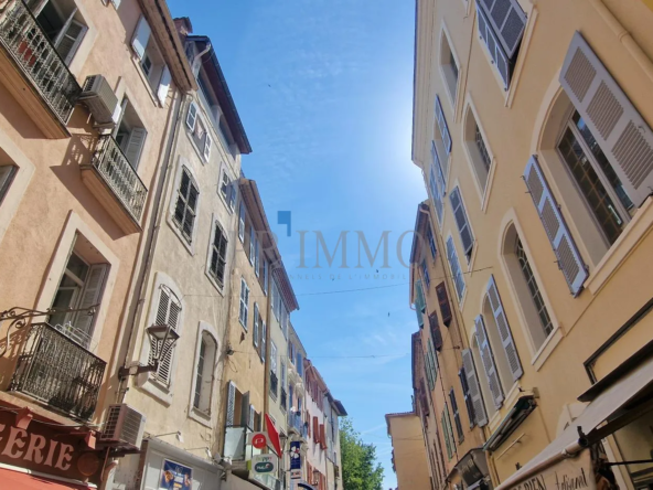 Grand Appartement T1 avec Terrasse en Vente à Fréjus 