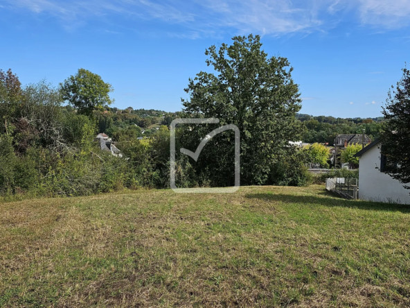 Terrain à bâtir à Objat - 5363 m² 