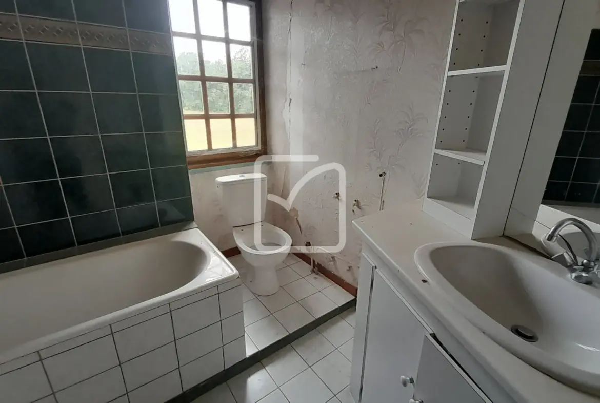 Charmante Bâtisse à Restaurer avec Appartement Indépendant à Cressensac 