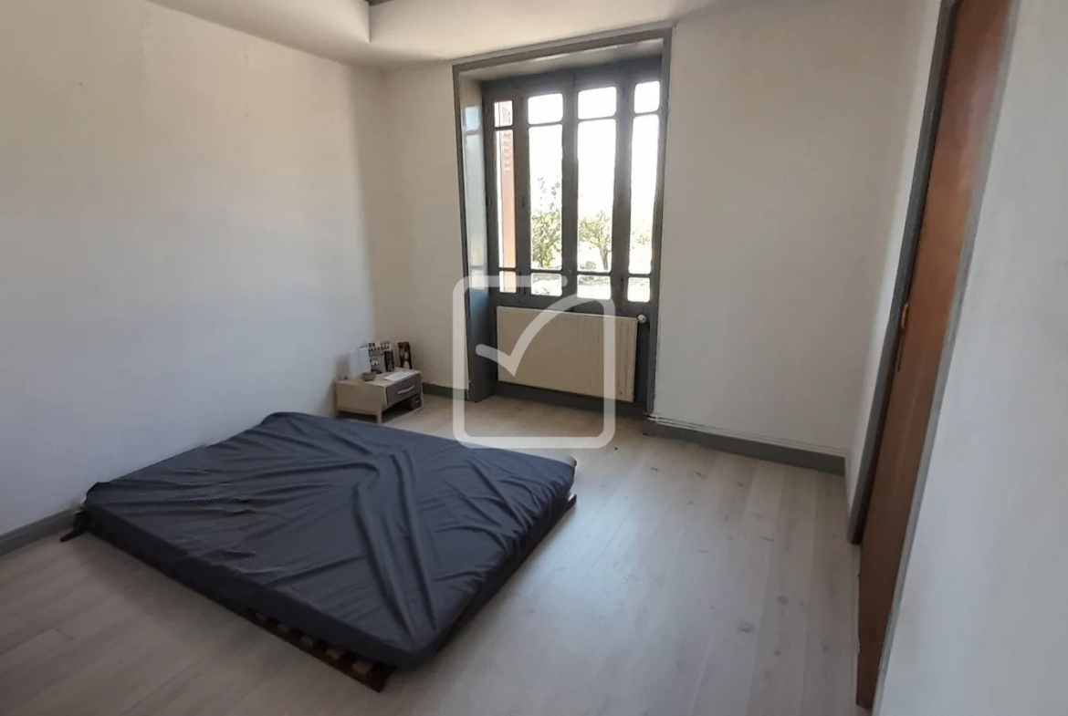 Charmante Bâtisse à Restaurer avec Appartement Indépendant à Cressensac 