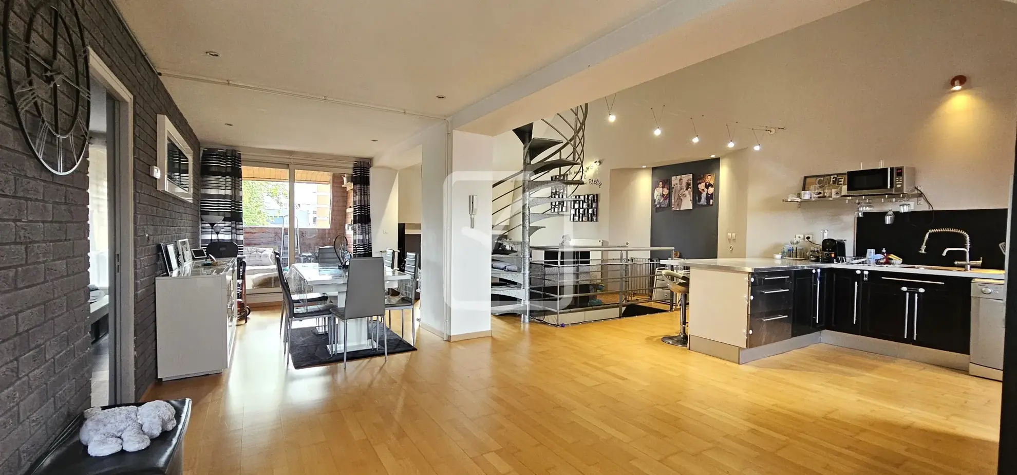 Charmant appartement en duplex de 5 pièces avec terrasse à Lys les Lannoy 