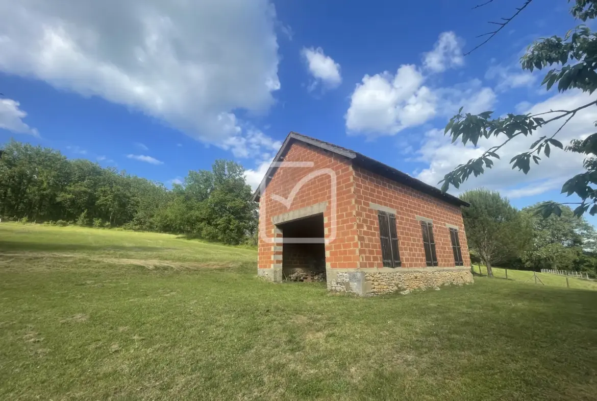 Terrain de 2118 m² avec hangar et permis à St Chamassy 