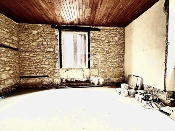 Maison de Village de 160 m² à Rénover à Salviac 