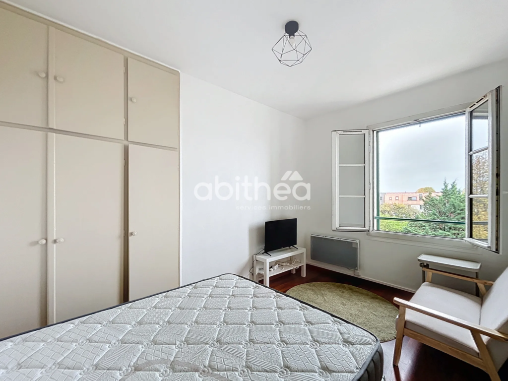 Appartement F1 rénové à Choisy-le-Roi, proche des transports