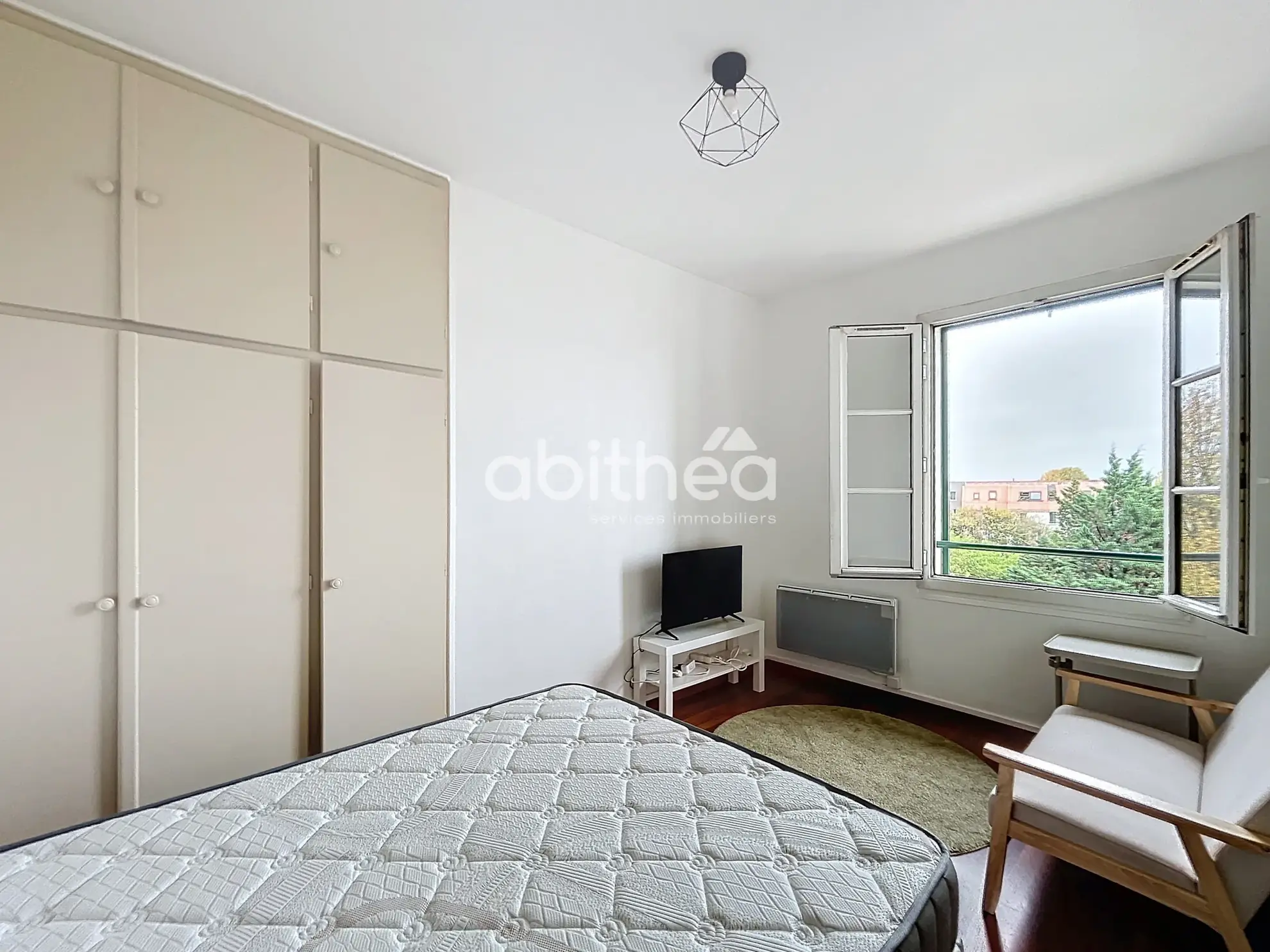 Appartement F1 rénové à Choisy-le-Roi, proche des transports 