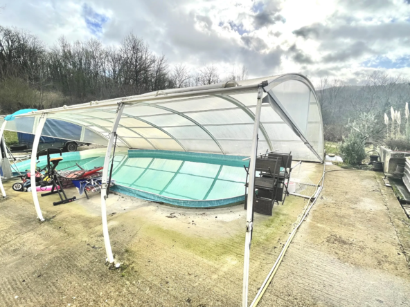 Maison de charme à Montbard avec piscine et grand terrain 
