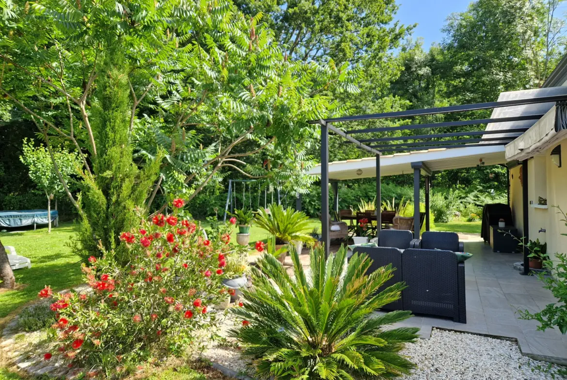 Maison de plain-pied à Langon avec 4 chambres et terrasse 