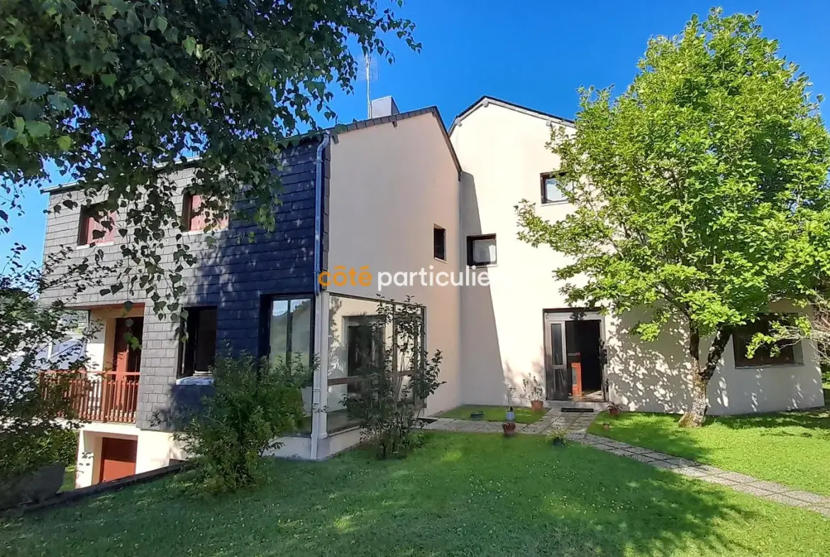 Maison d'architecte à vendre à Egletons avec potentiel locatif 