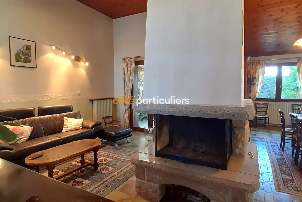 Maison d'architecte à vendre à Egletons avec potentiel locatif 
