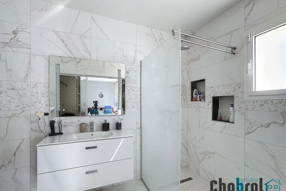 Charmante maison contemporaine à vendre à Pompignan 