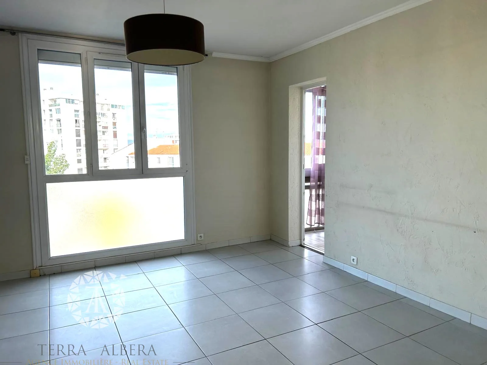 Appartement T3/4 à vendre sur la Place de la Sardane à Perpignan 