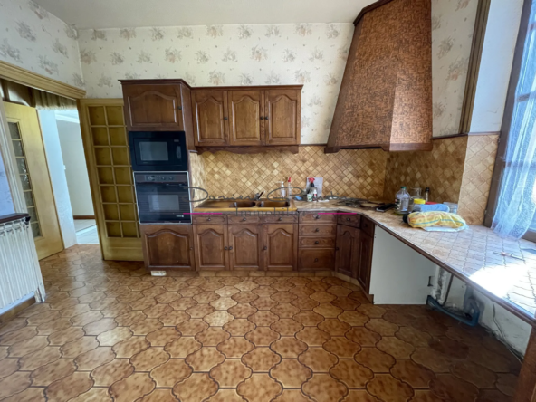 Maison de maître de 1920 avec terrain attenant et dépendance à Amplepuis 