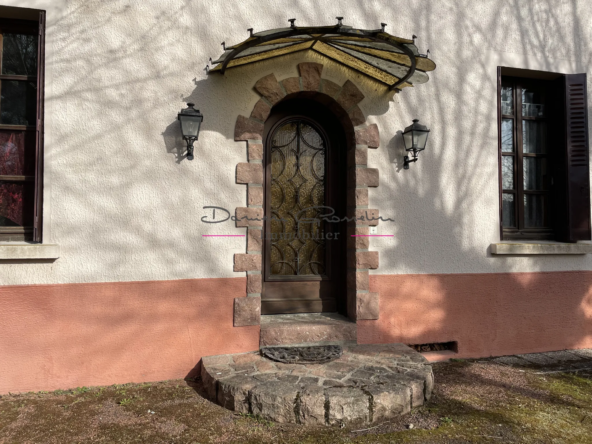 Maison de maître de 1920 avec terrain attenant et dépendance à Amplepuis 
