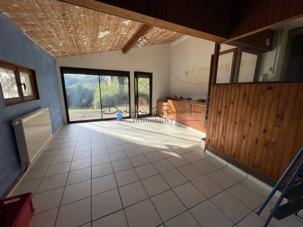 Maison de maître de 1920 avec terrain attenant et dépendance à Amplepuis 