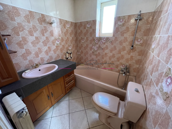 Maison de maître de 1920 avec terrain attenant et dépendance à Amplepuis 