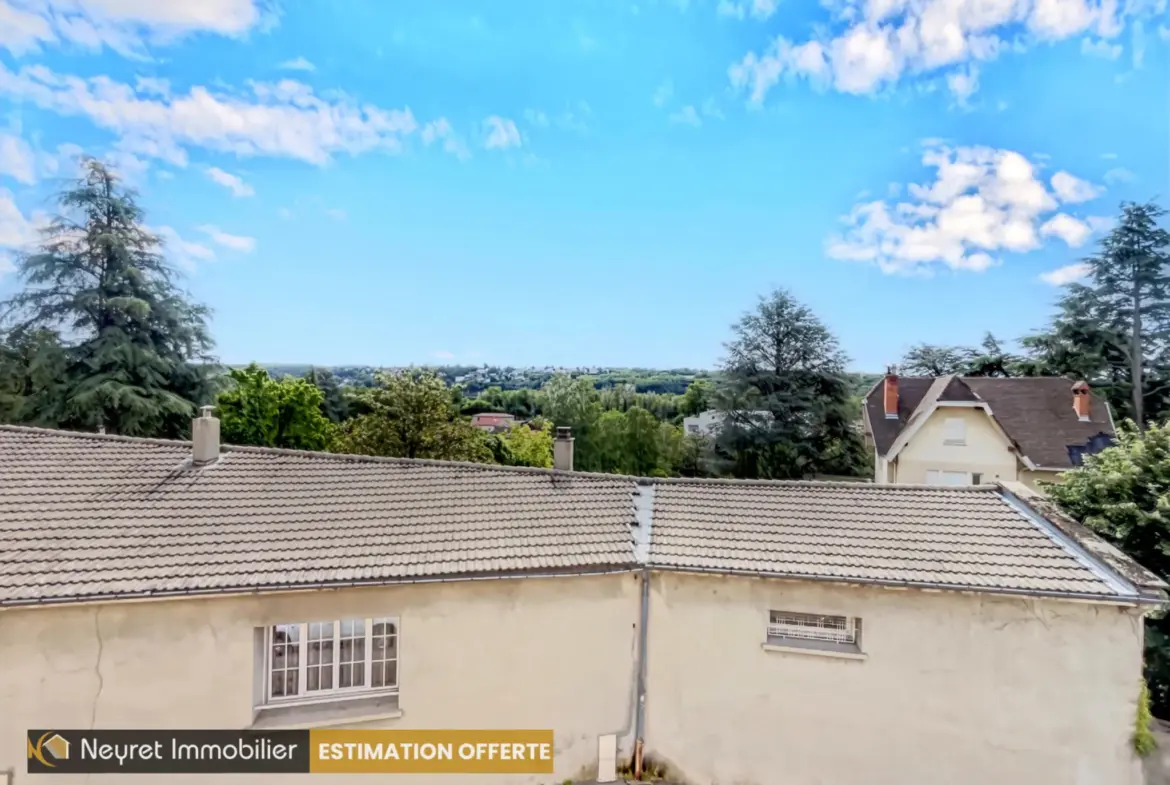 Maison de village avec cour privative et garage à Grigny 