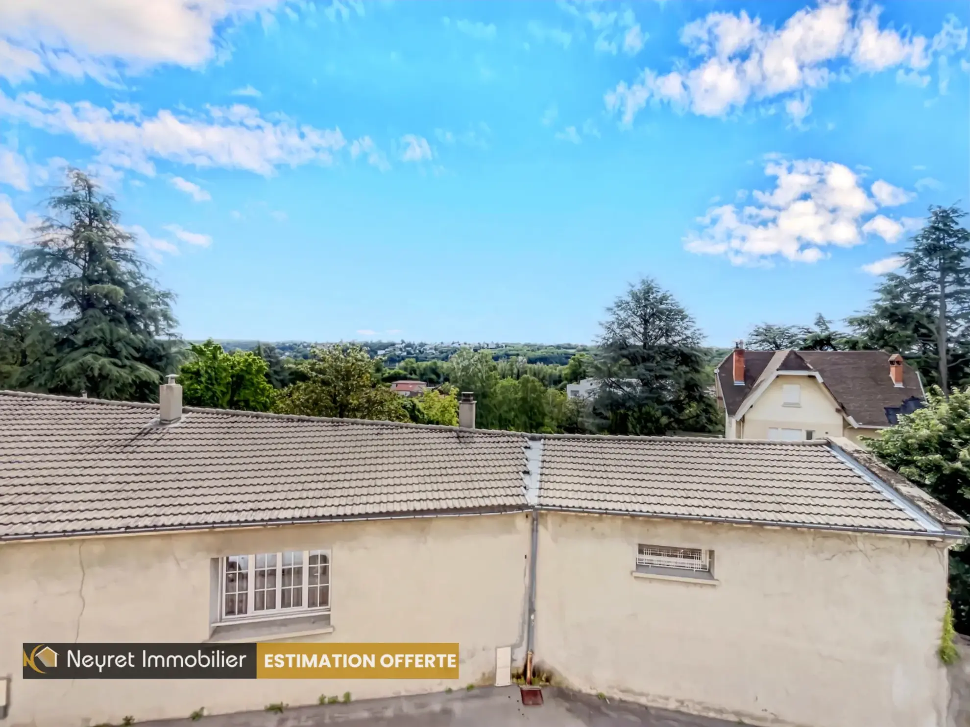 Maison de village avec cour privative et garage à Grigny 
