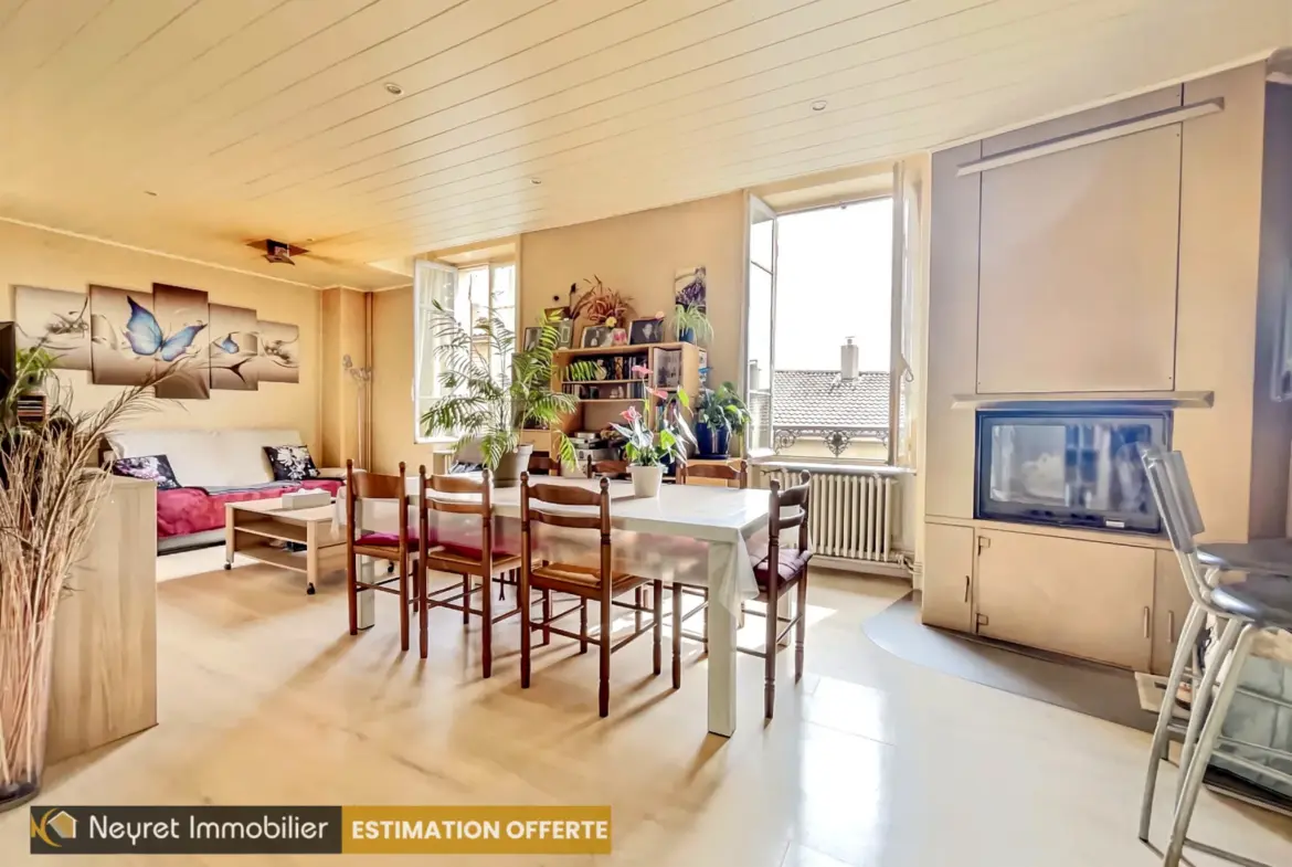 Maison de village avec cour privative et garage à Grigny 