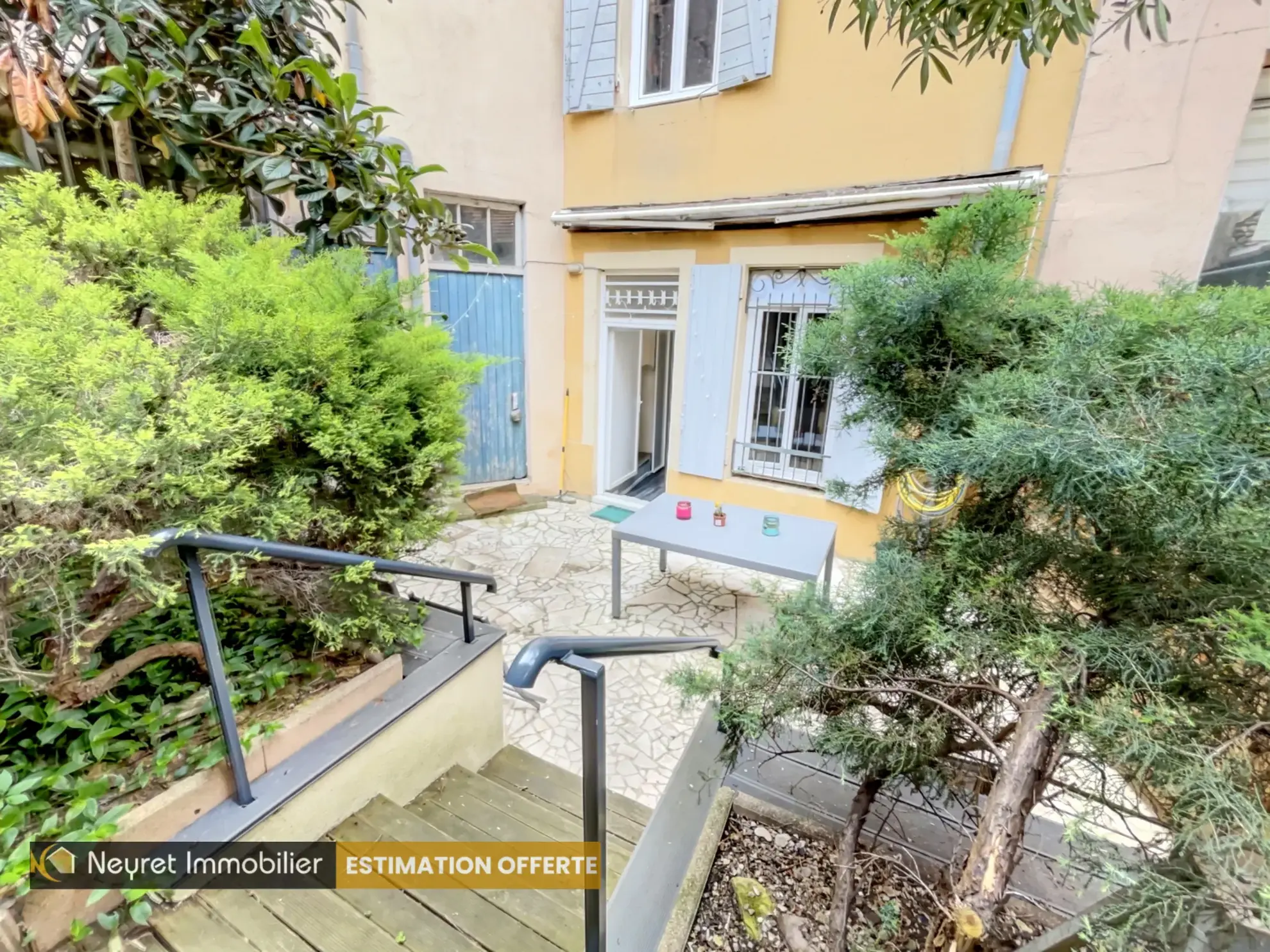 Maison de village avec cour privative et garage à Grigny 